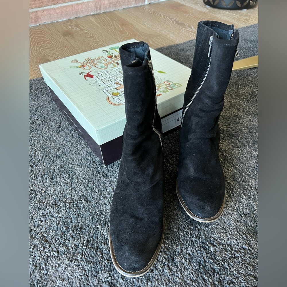 Adorable Jeffrey Cambell mid calf boot with zipper and heel. Black suede size 40